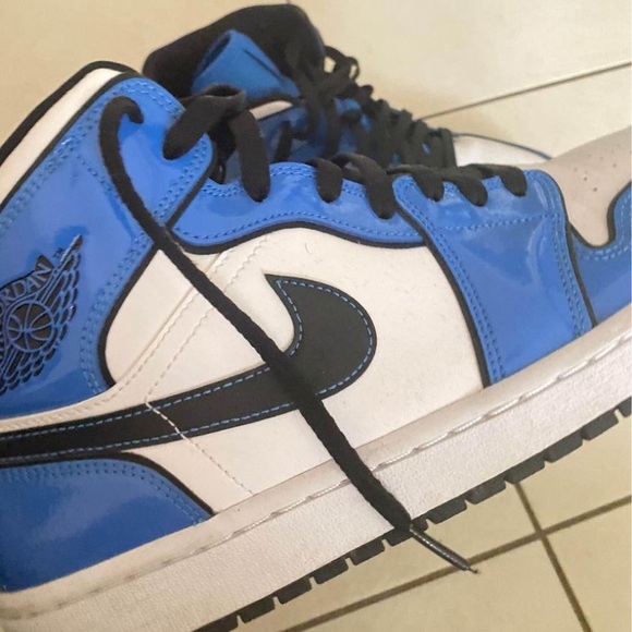 jordan 1 mid signal blue - Picture 2 of 5